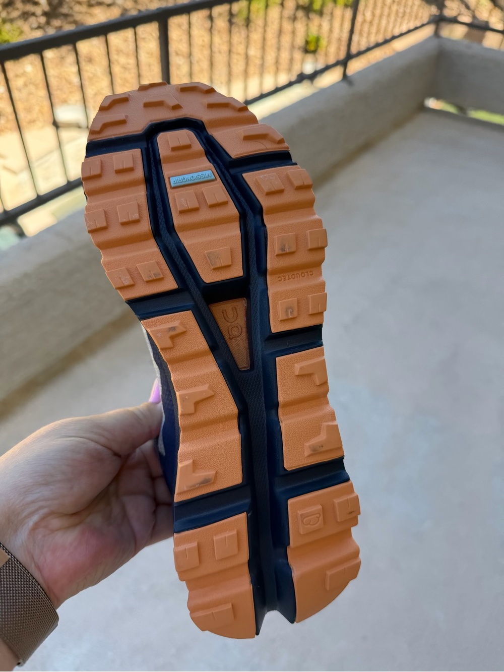 On Cloud Women’s Running Shoe in Navy and Tan - Picture 2 of 4
